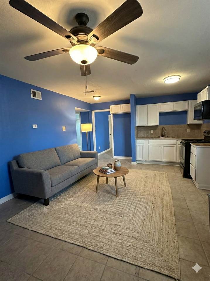 516 Holiday Drive - Photo 1