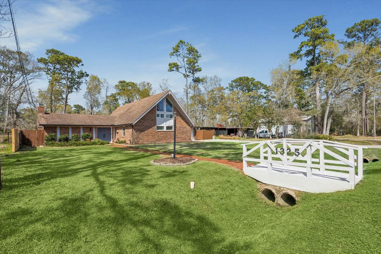 1325 Plantation Drive - Photo 1