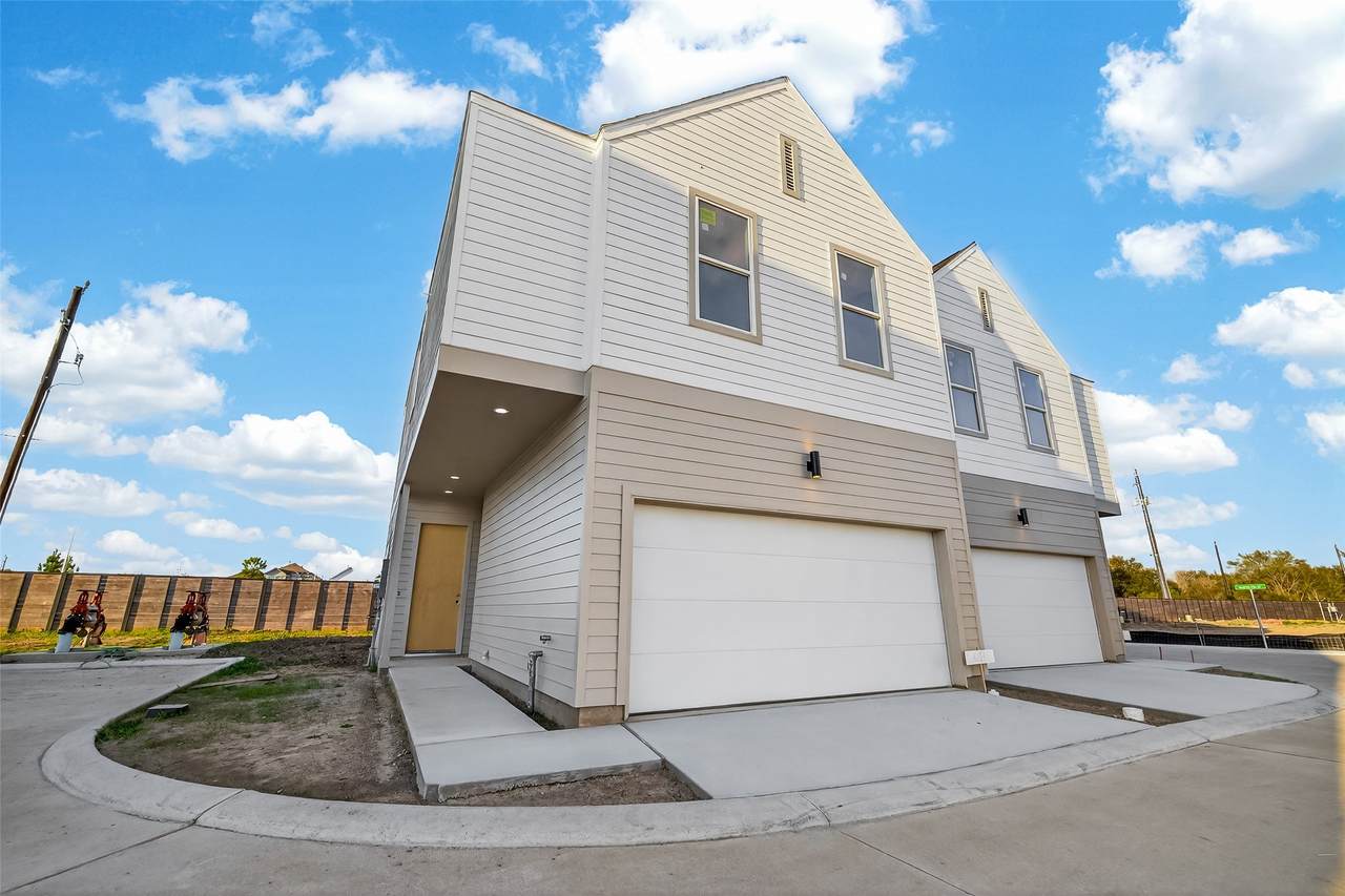 4014 Buffalo Moon Drive - Photo 1