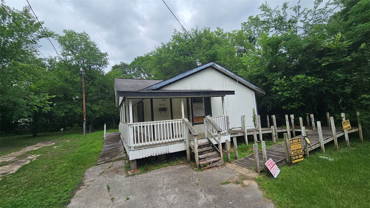 1702 Williams Street - Photo 1