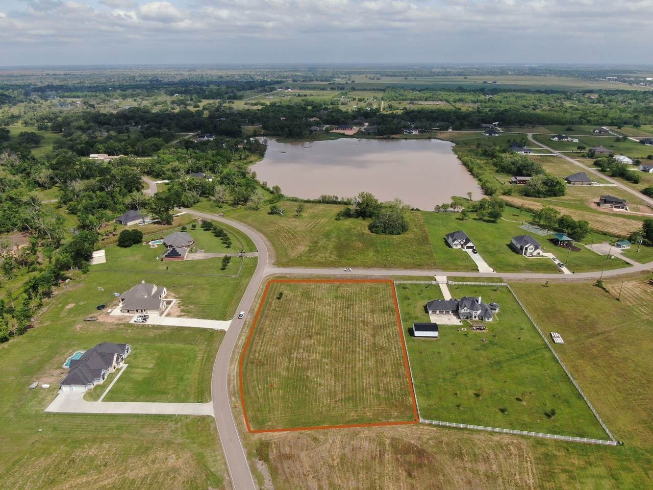 443 Lakeview Drive - Photo 1