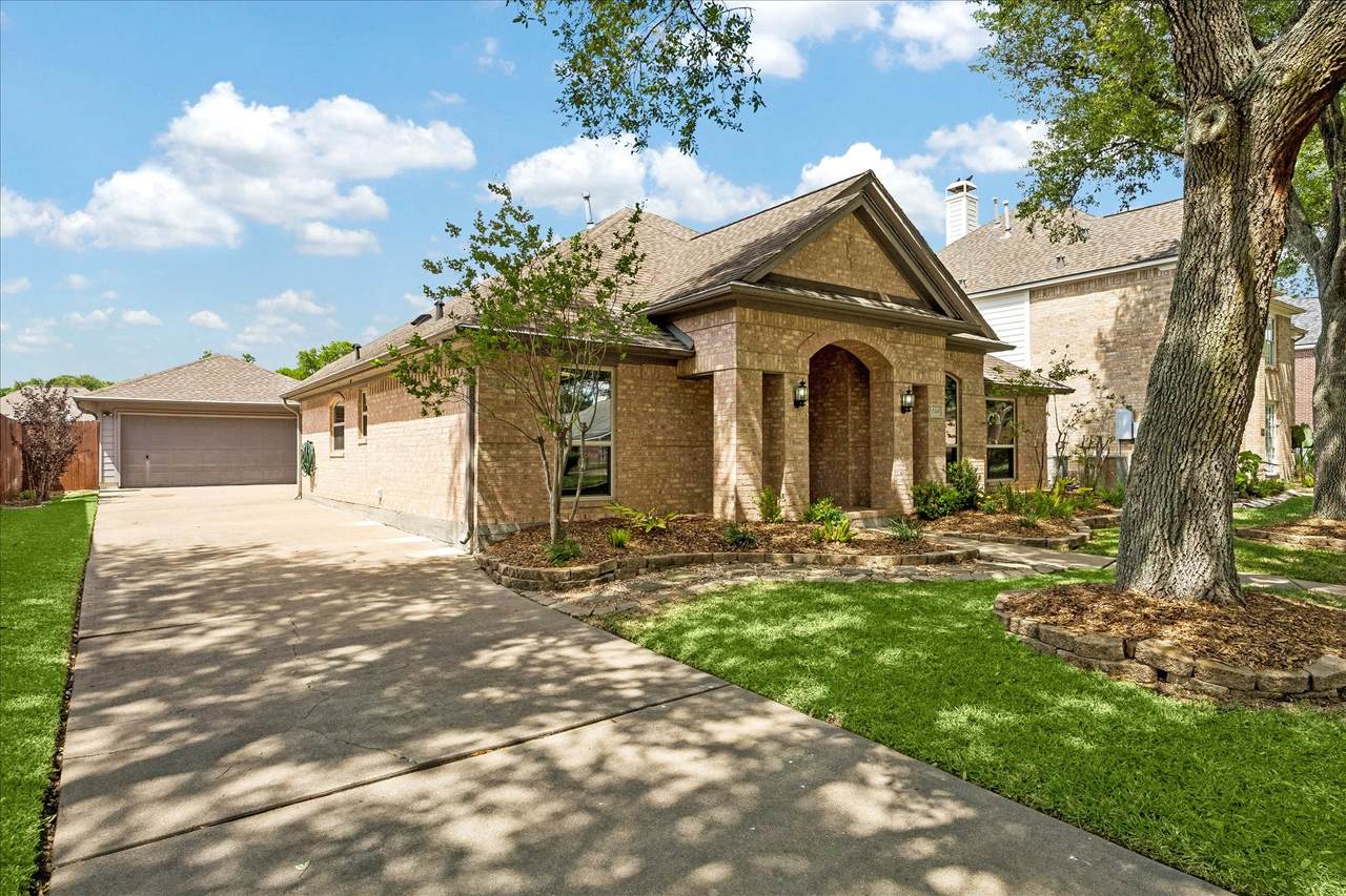 2110 Barrington Pointe Drive - Photo 1