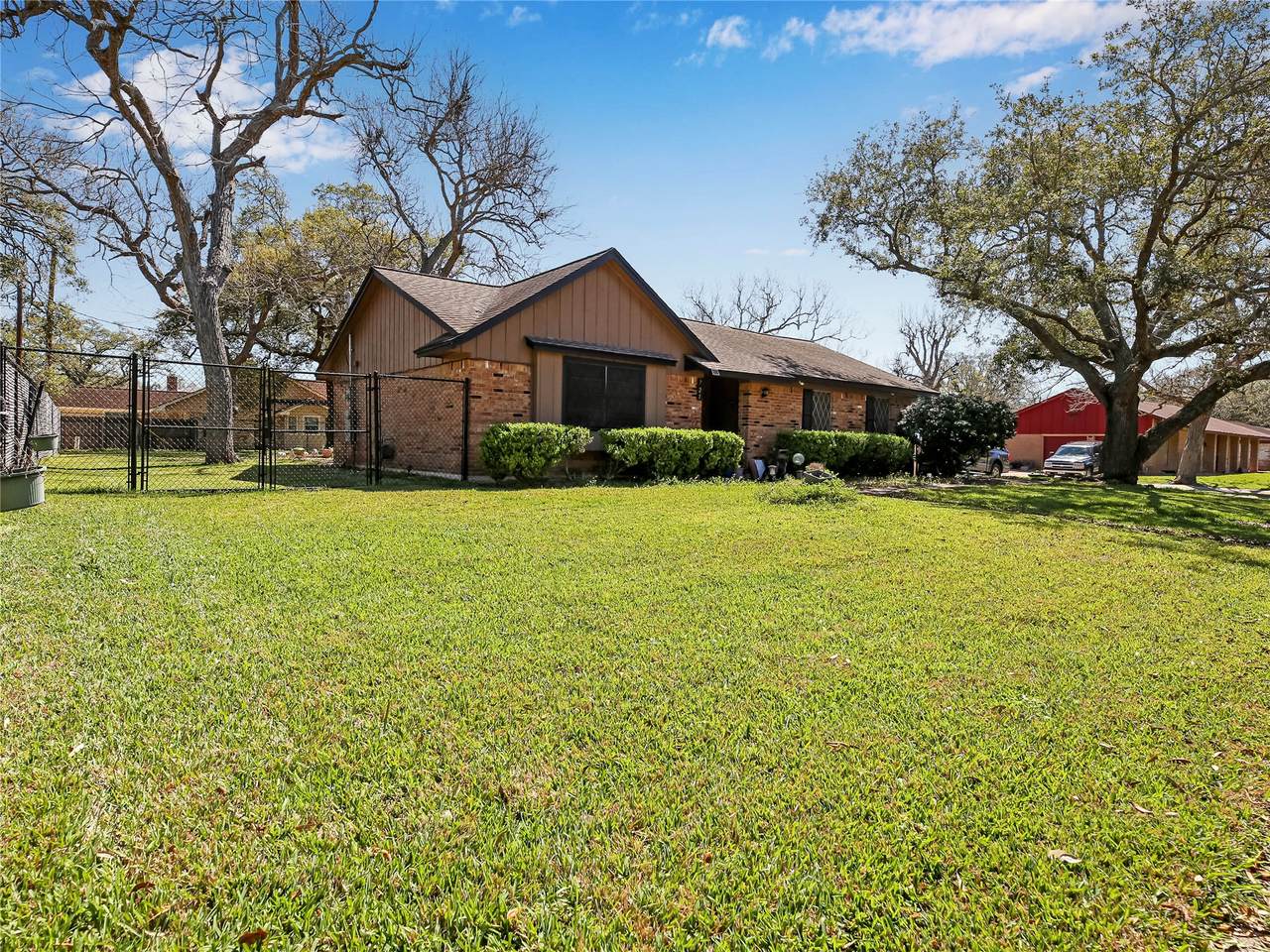 721 Sycamore Street - Photo 1