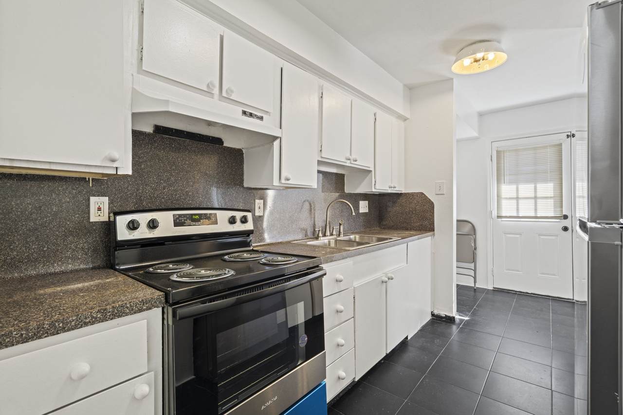 9303 Hammerly Boulevard - Photo 1