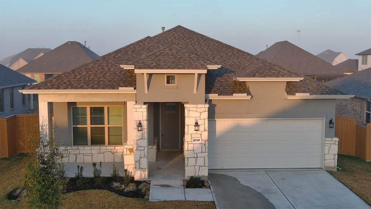 2717 Mackinac Bay Drive - Photo 1