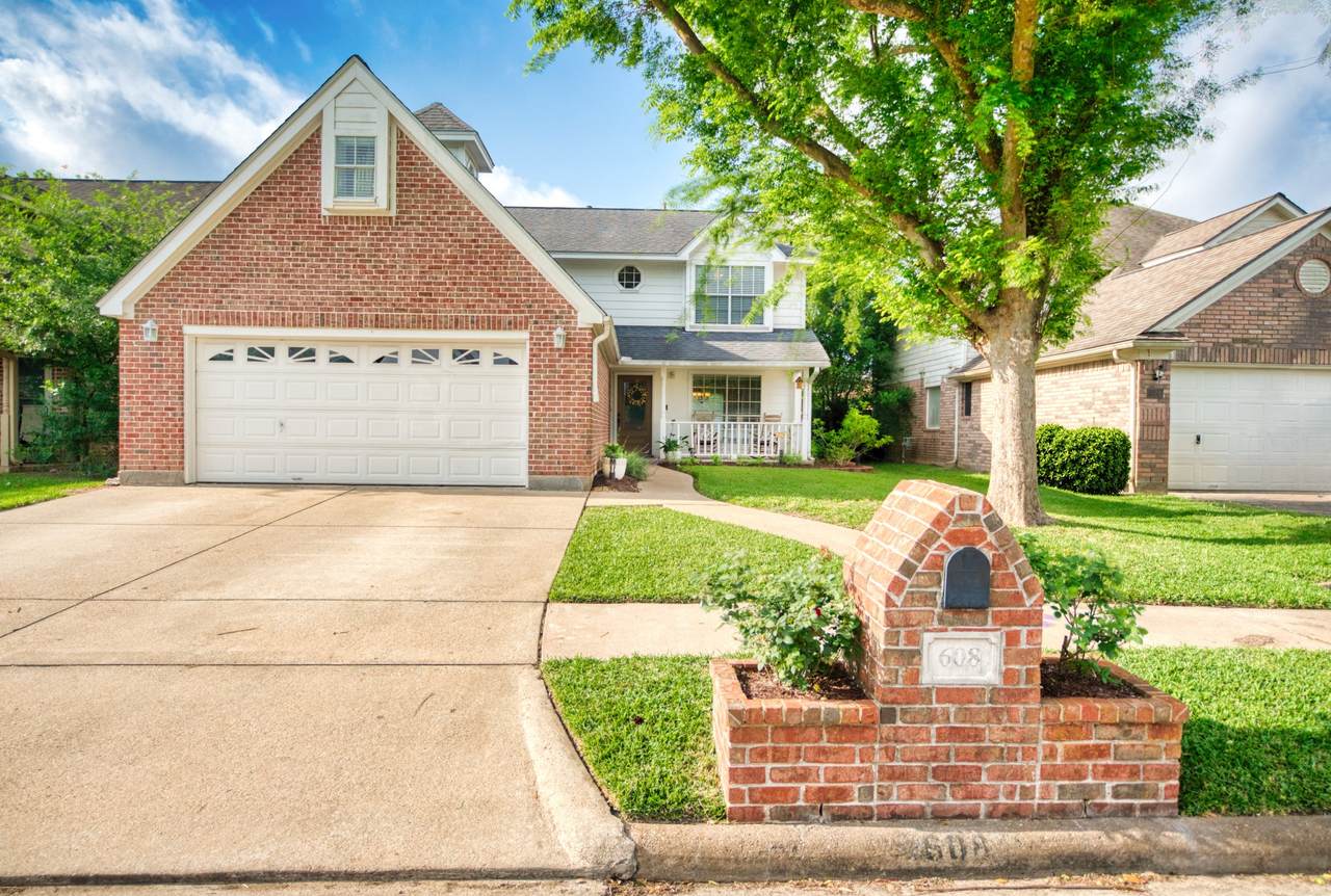 608 Prairie Lane - Photo 1
