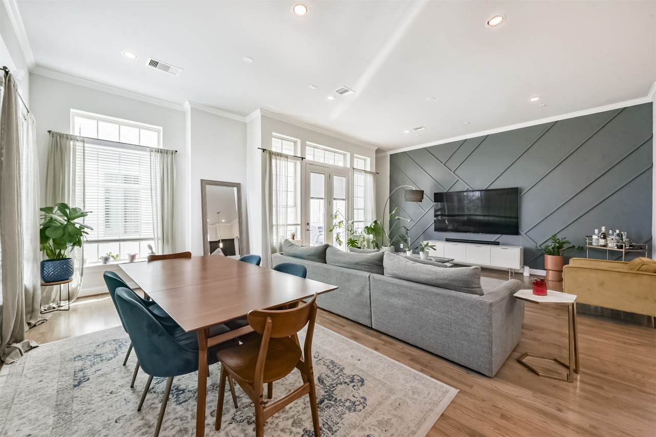 1040 26th Street - Photo 1