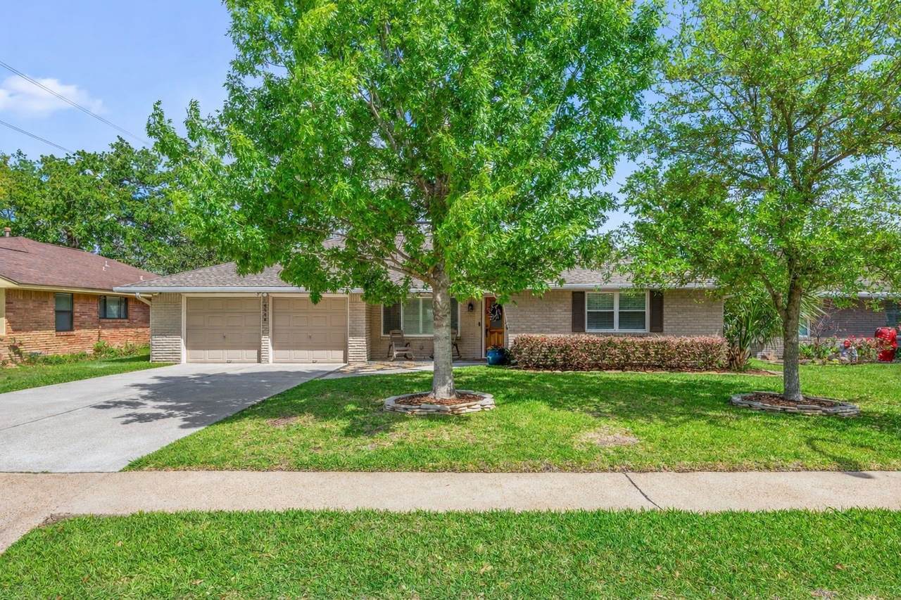 6546 Lindyann Lane - Photo 1