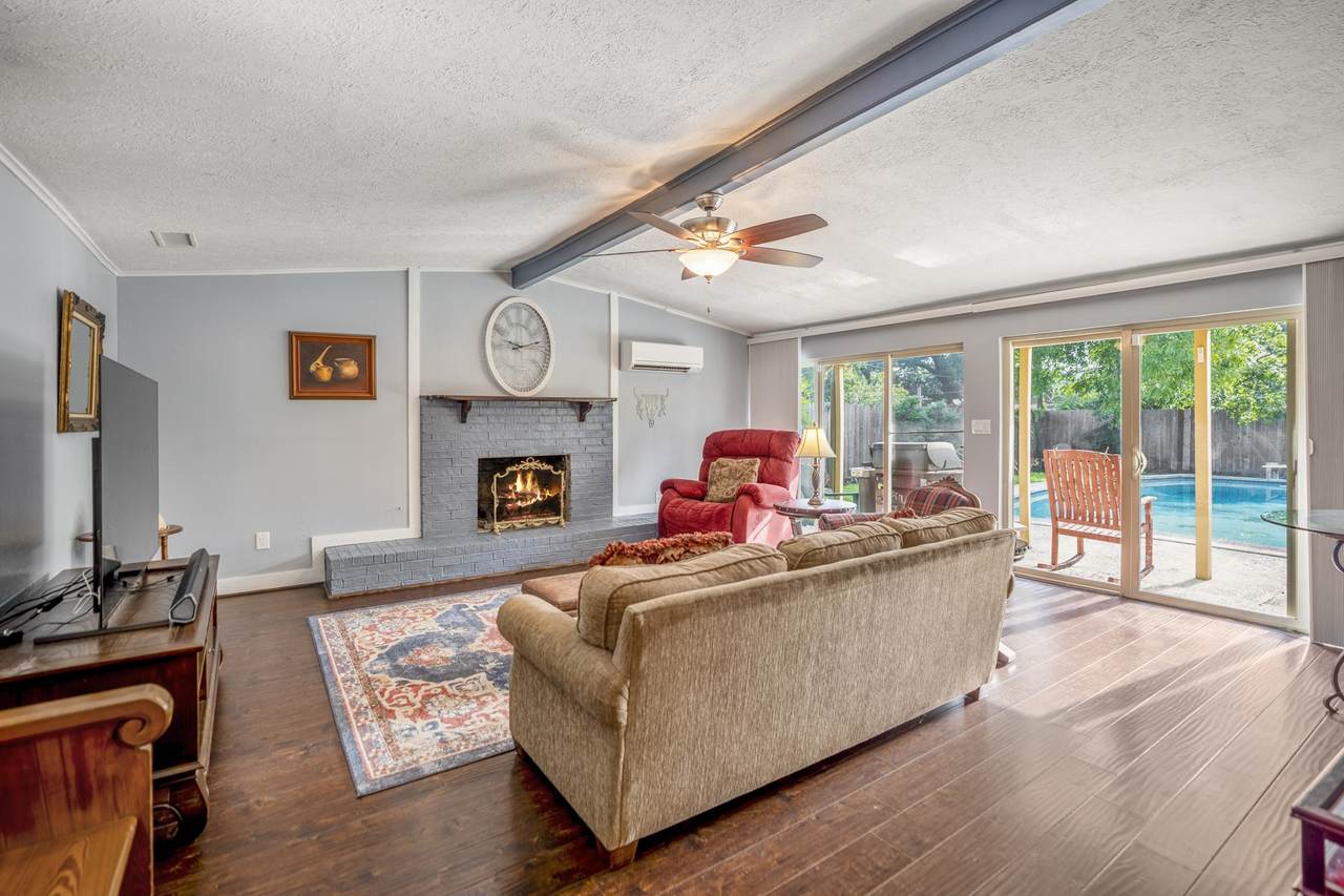 810 Aster Street - Photo 1