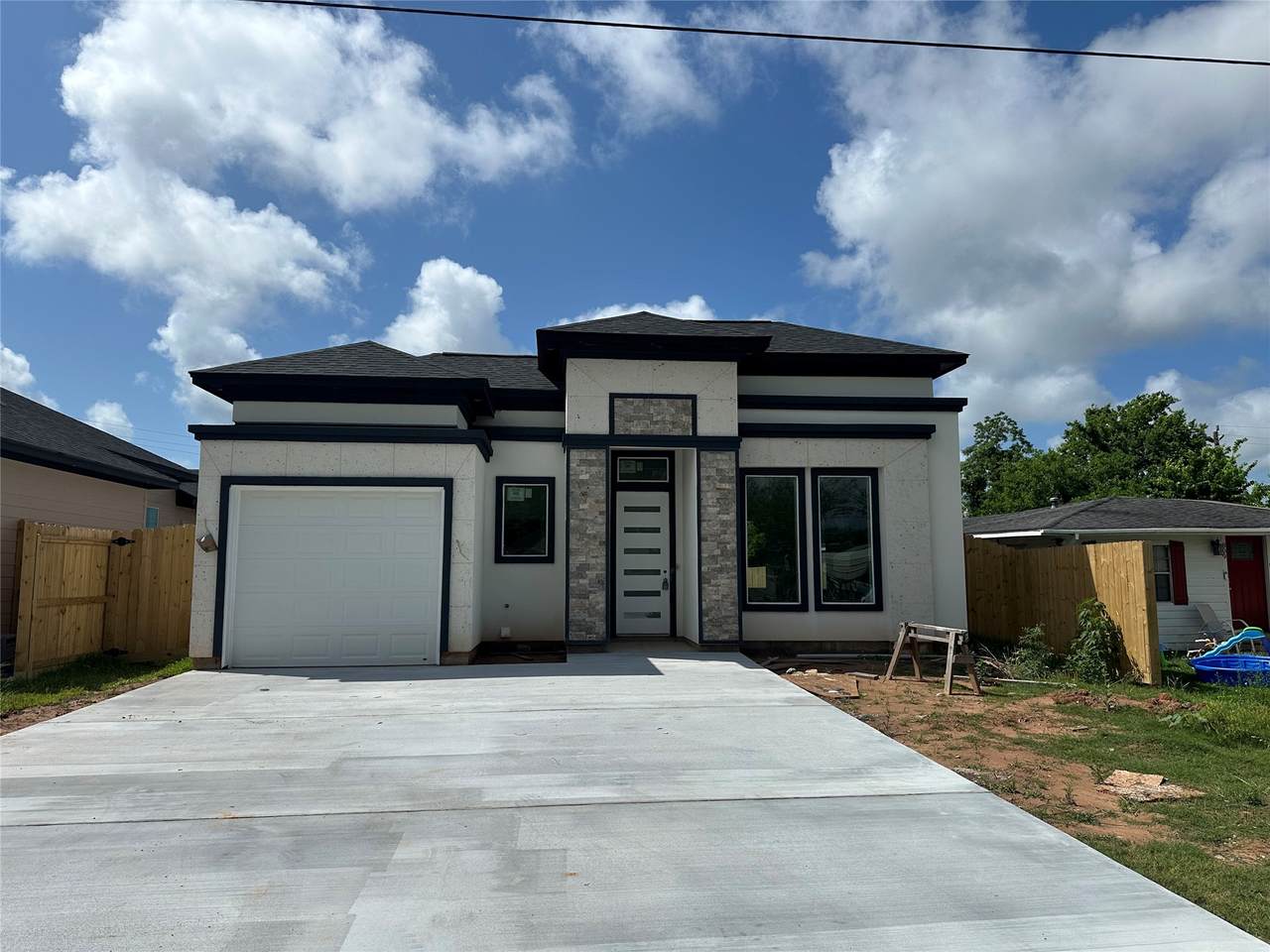 805 Lewis Street - Photo 1