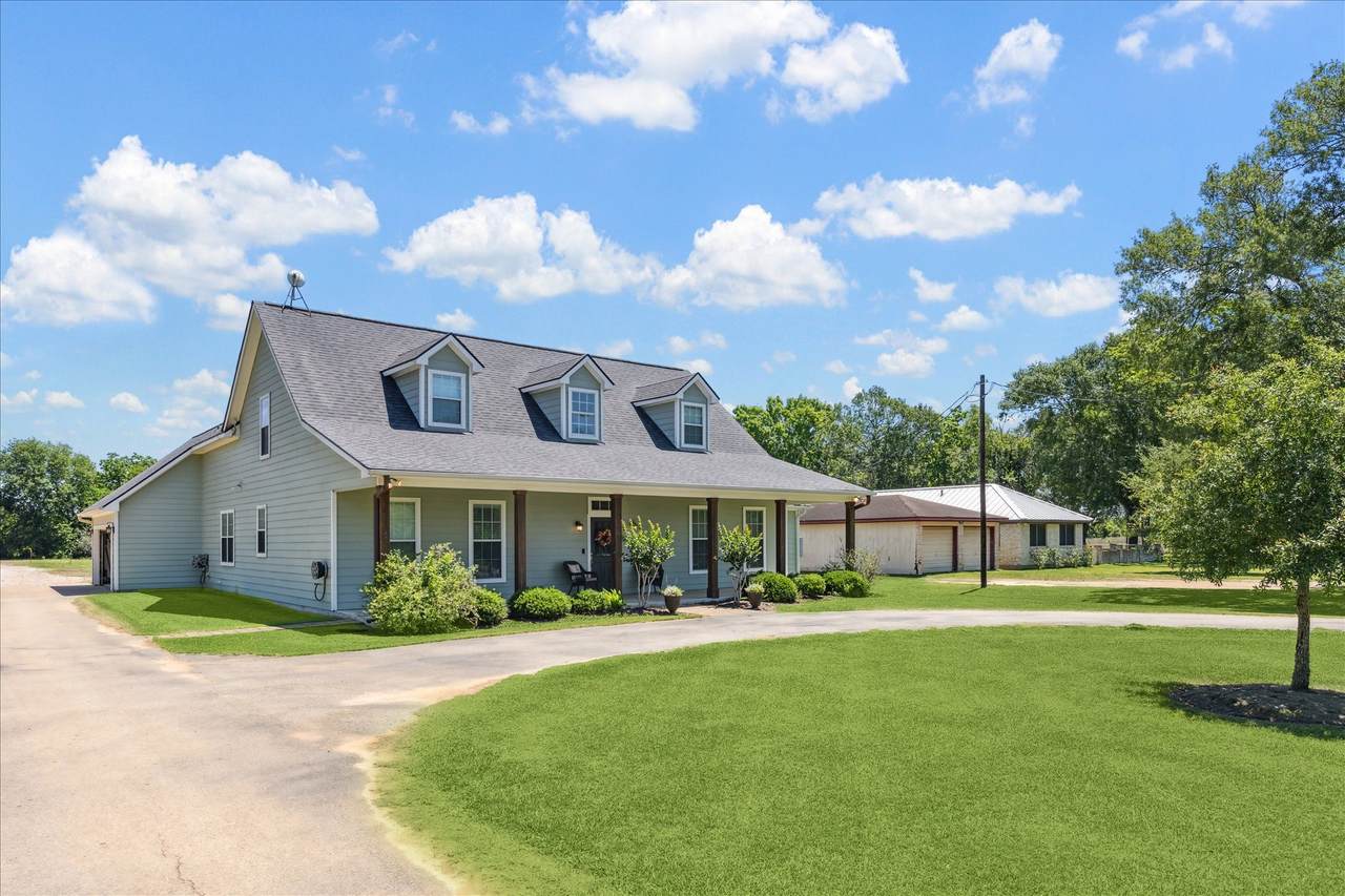 1170 Woody Lane - Photo 1