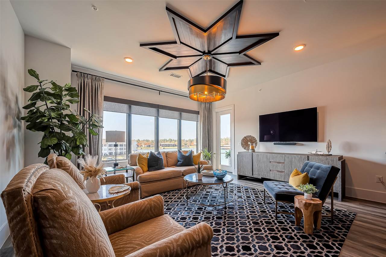 199 Waterpoint Court - Photo 1