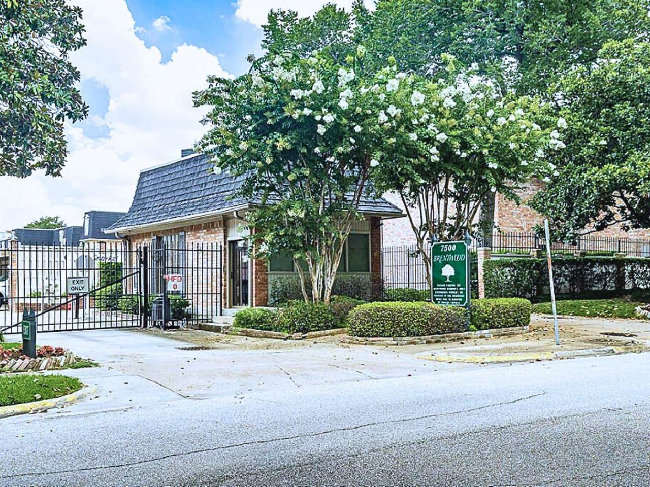 2400 Braeswood Boulevard - Photo 1