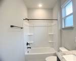 8656 Hollyoaks Creek Lane - Photo 20