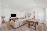 312 W 9th St - Photo 5
