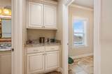 819 Eastview - Photo 17