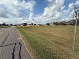 902 Lakeland Circle - Photo 3