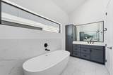 938 Alexander Street - Photo 15