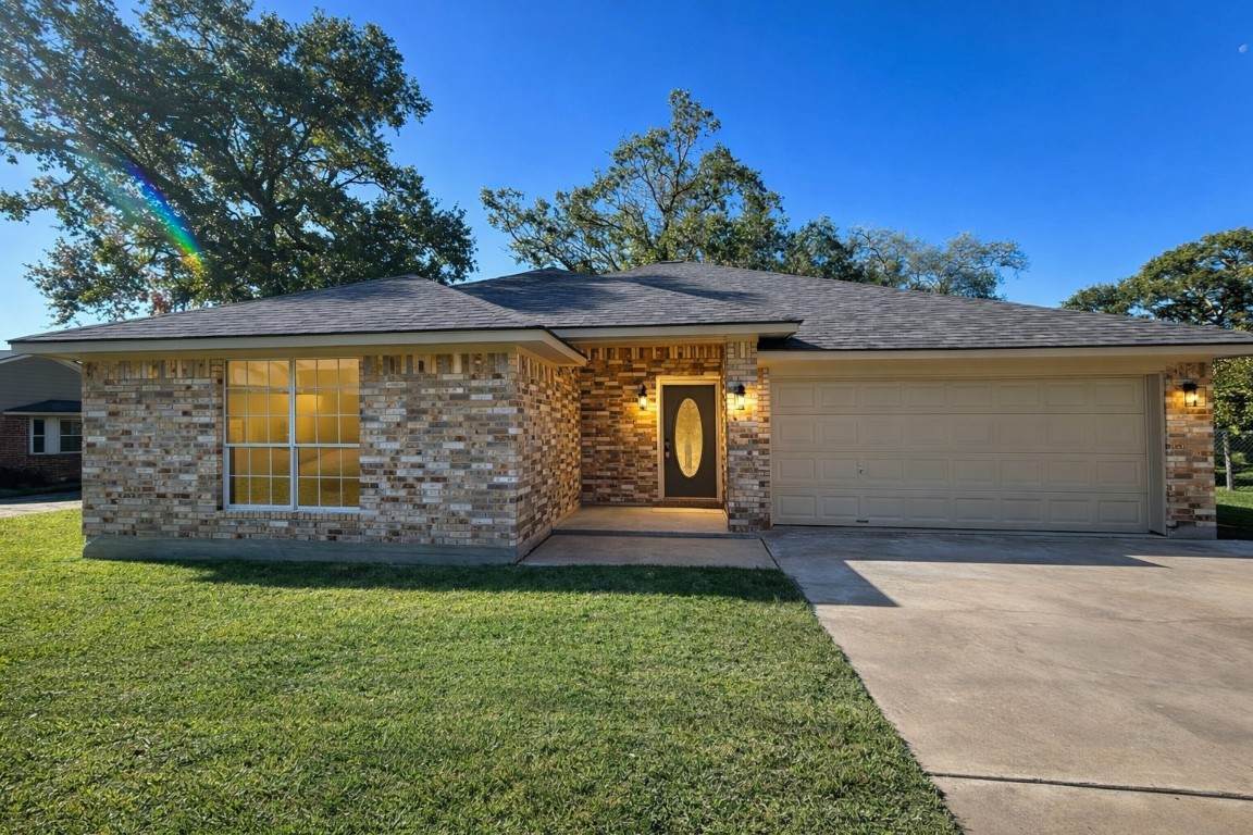 216 Sleepy Hollow Drive - Photo 1