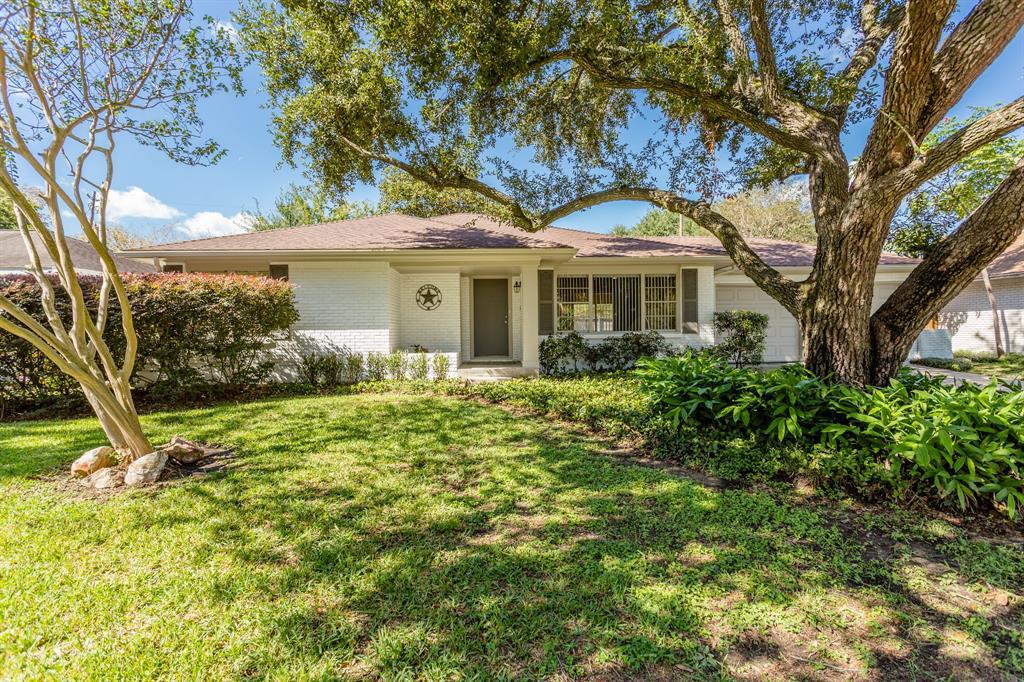 2806 Linkwood Drive - Photo 1