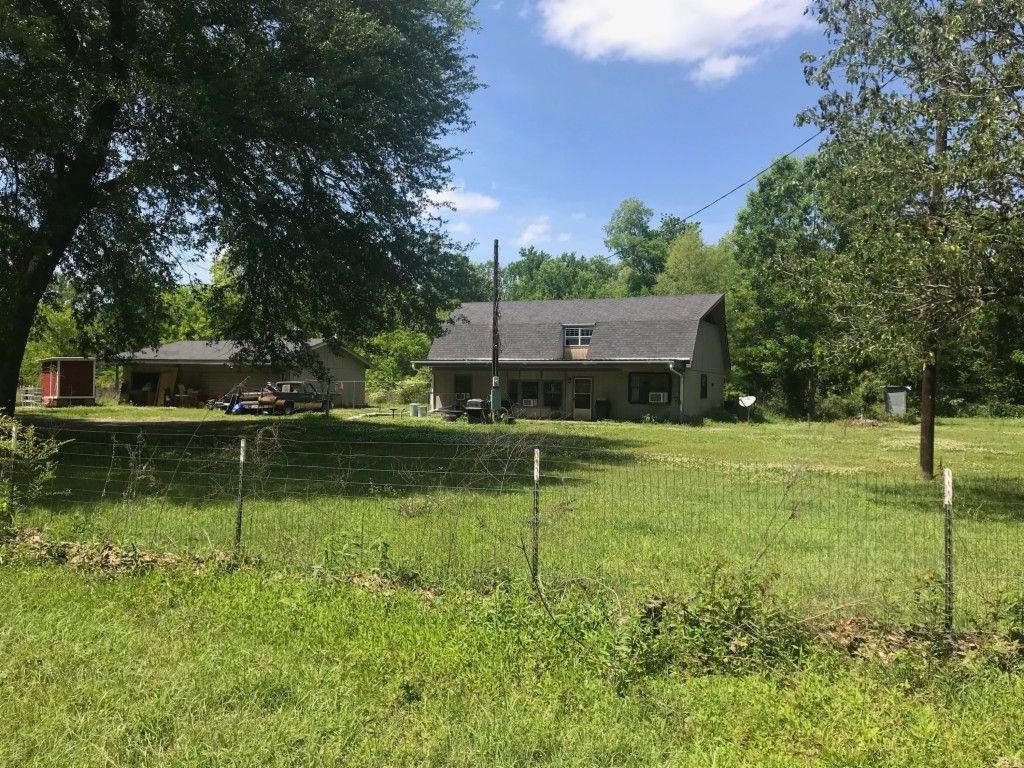852 County Road 4110 - Photo 1