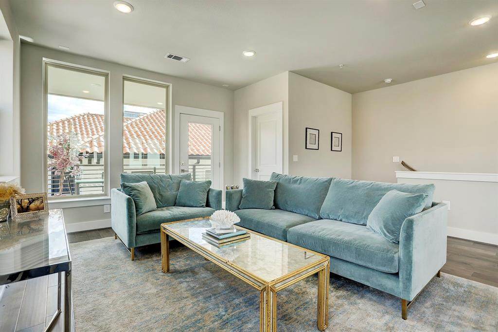 4819 Caroline Street - Photo 1