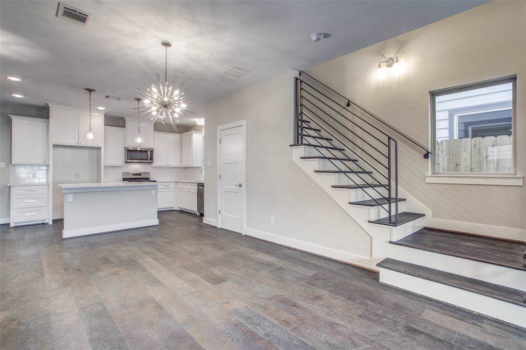 103 E 44th Street - Photo 1