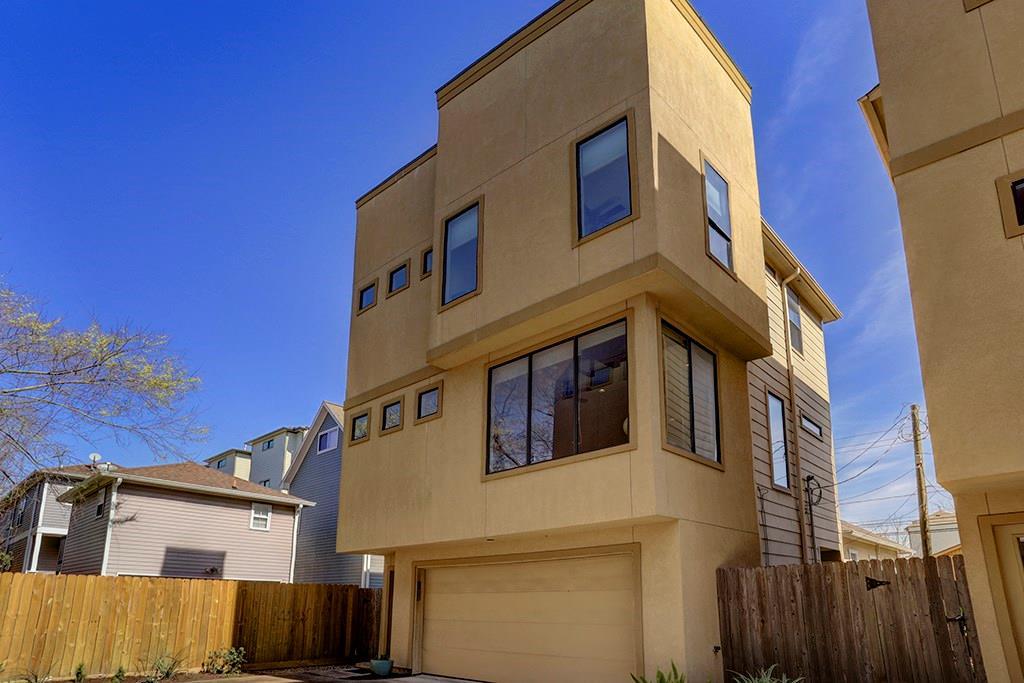 1105 21st Street - Photo 1
