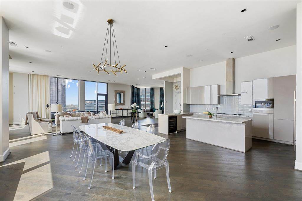 1409 Post Oak Boulevard - Photo 1