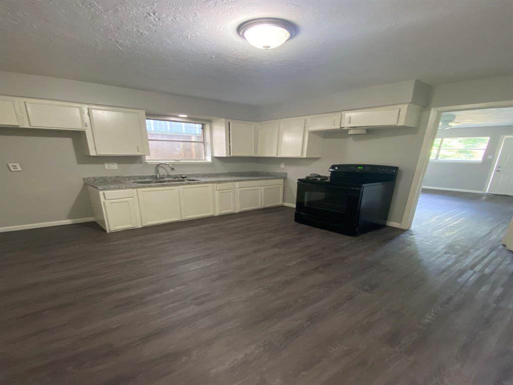 207 Betral Street - Photo 1