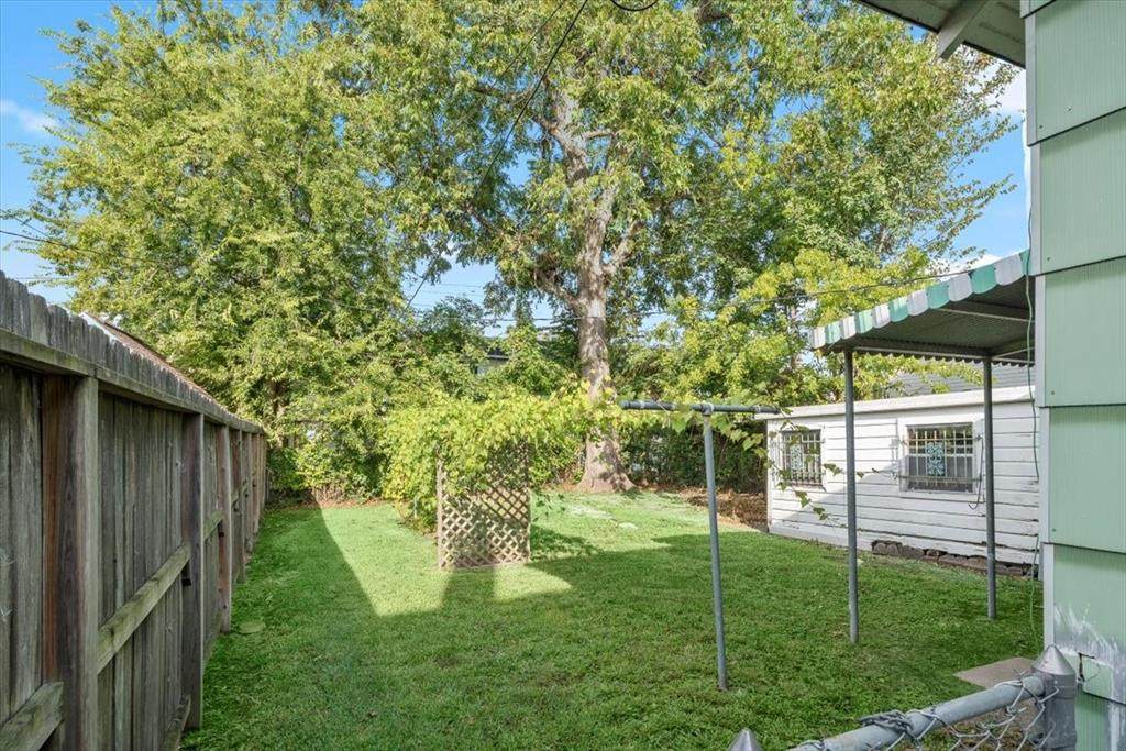 1533 Harvard Street - Photo 1
