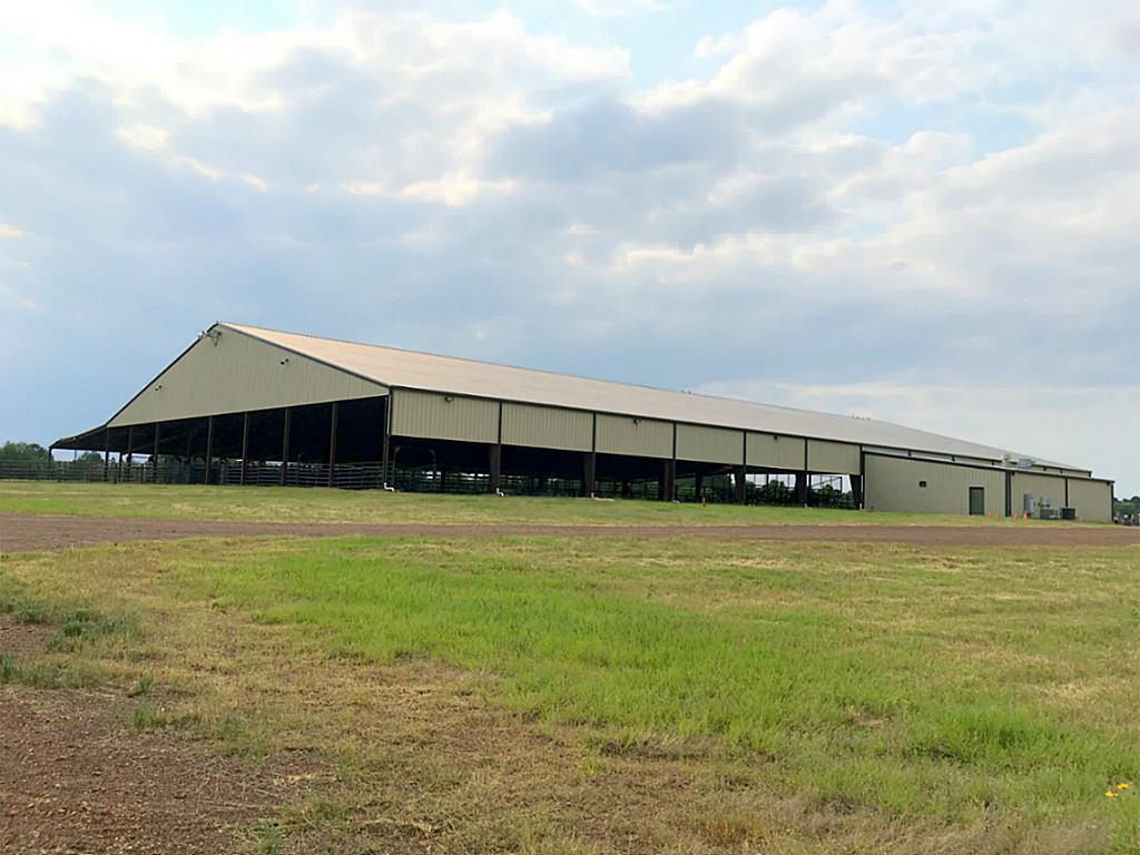 212 County Road 3424 - Photo 1