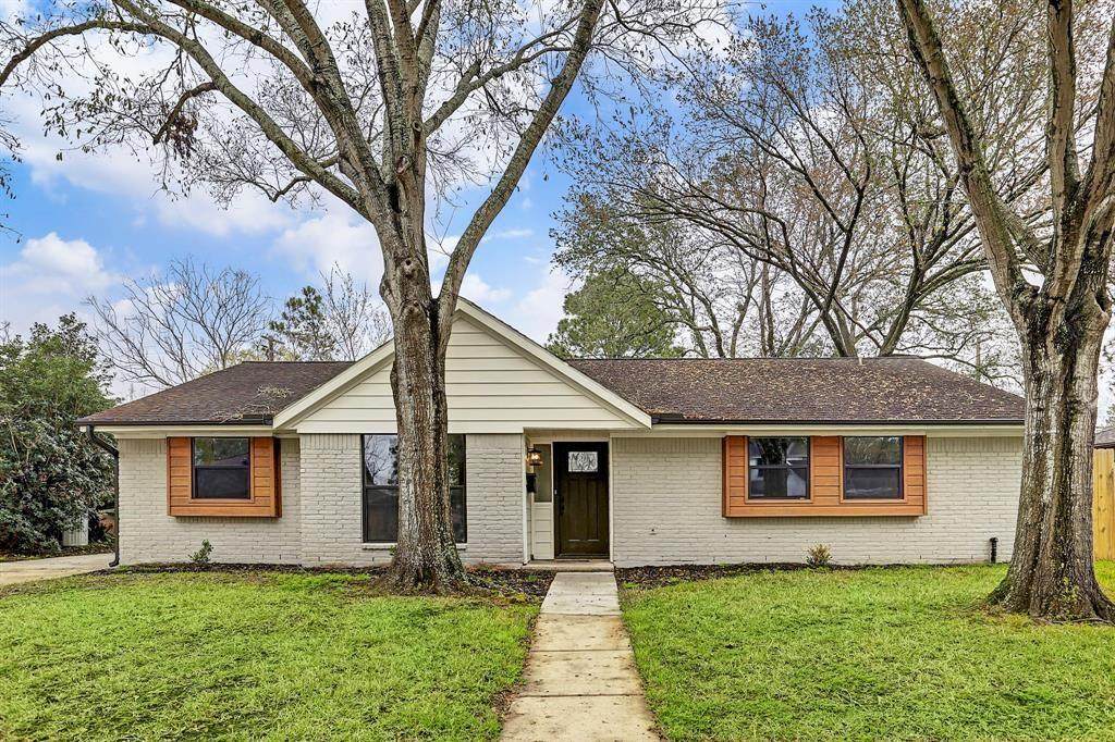 5522 Braesvalley Drive - Photo 1