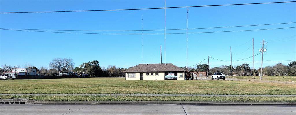 2055 Pasadena Boulevard - Photo 1