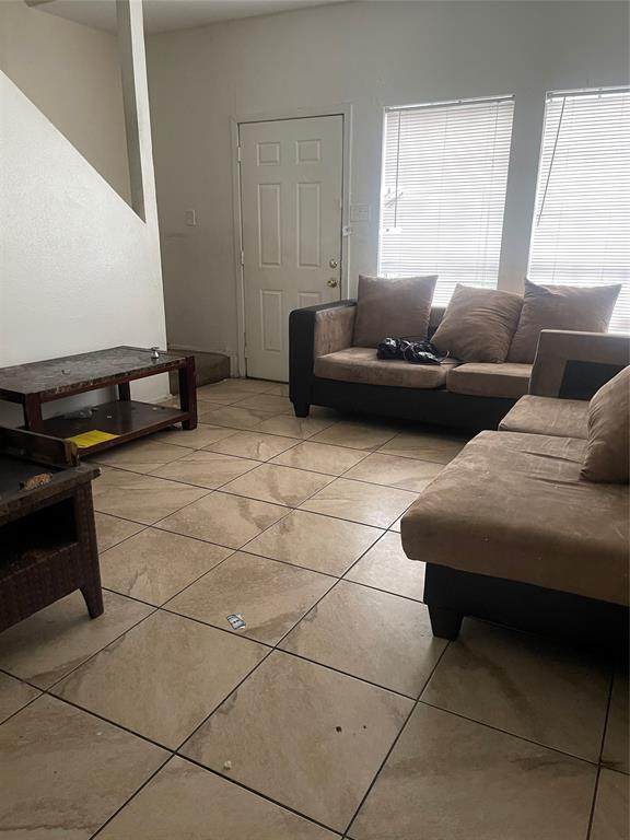 8725 Victorian Village Drive - Photo 1