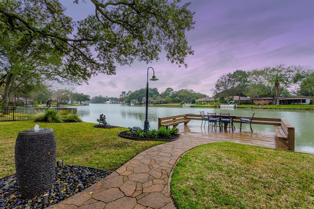 302 Lombardy Drive - Photo 1