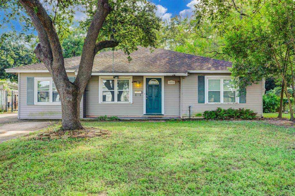 1611 Saxon Drive - Photo 1