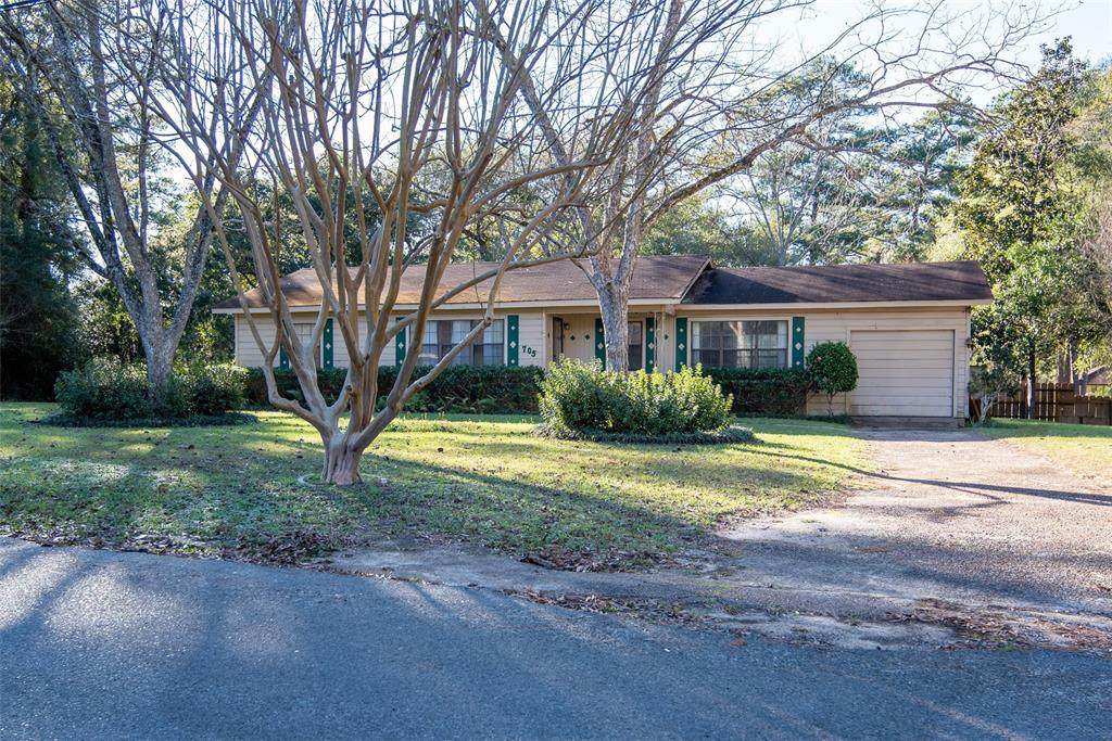 705 Kelly Boulevard - Photo 1