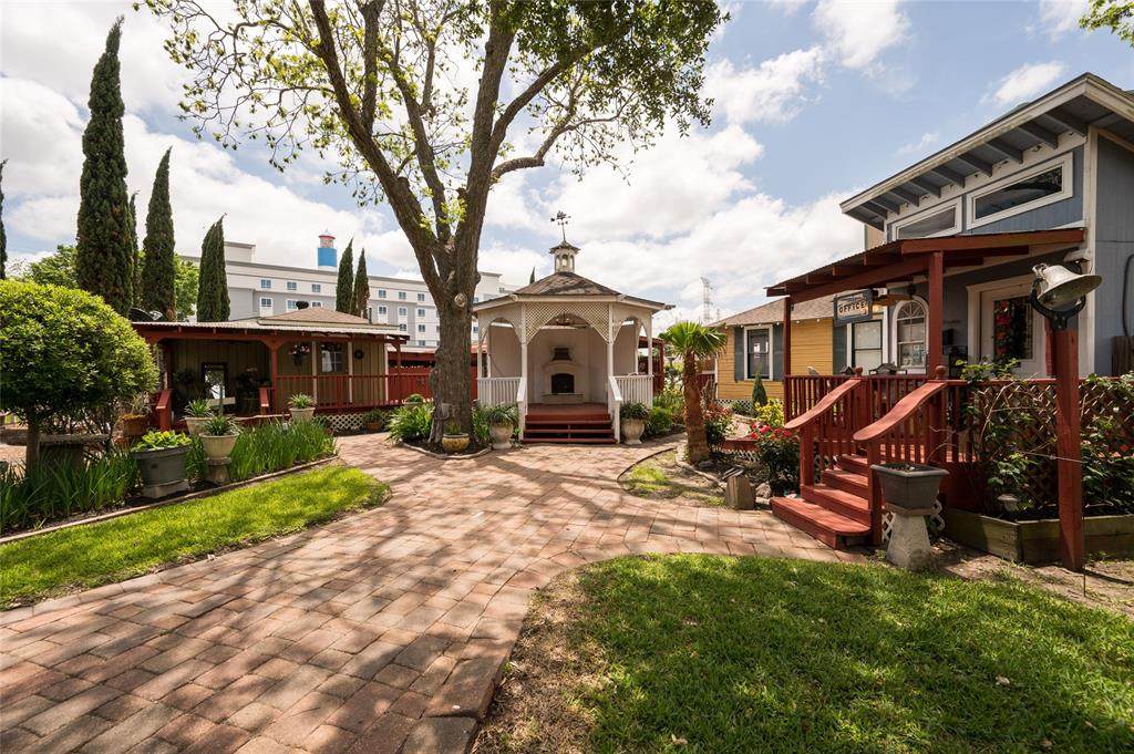 507 8th Street - Photo 1