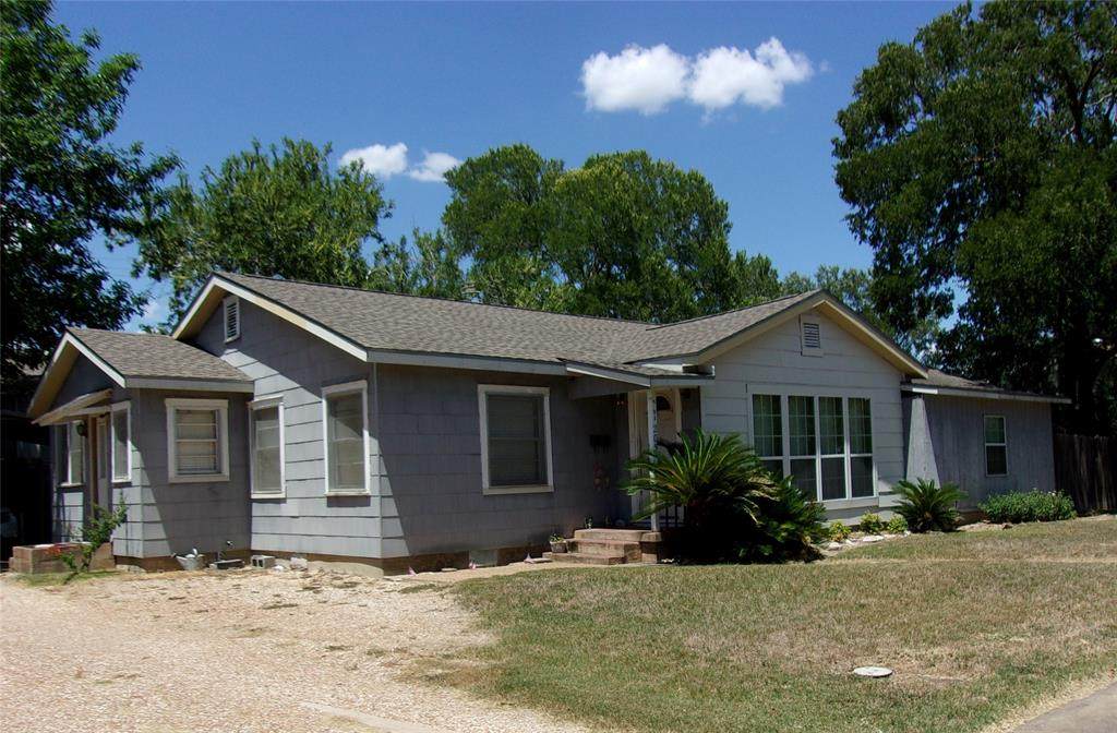 205 Paulus Street - Photo 1