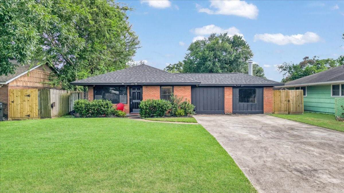 4701 43rd Street - Photo 1
