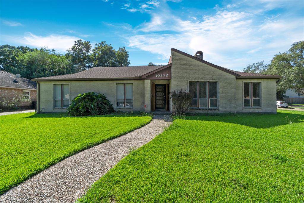 10822 Valley Hills Drive - Photo 1