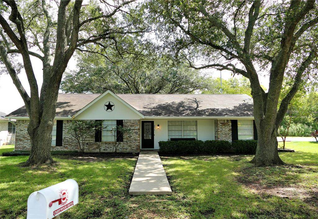 2015 Crestwood Drive - Photo 1