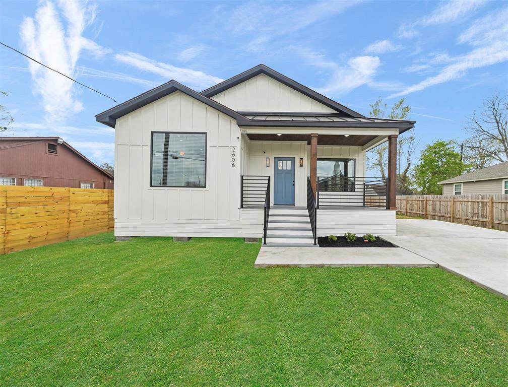 2606 Spence Street - Photo 1