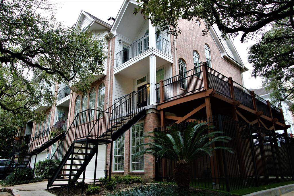 219 Dennis Street - Photo 1
