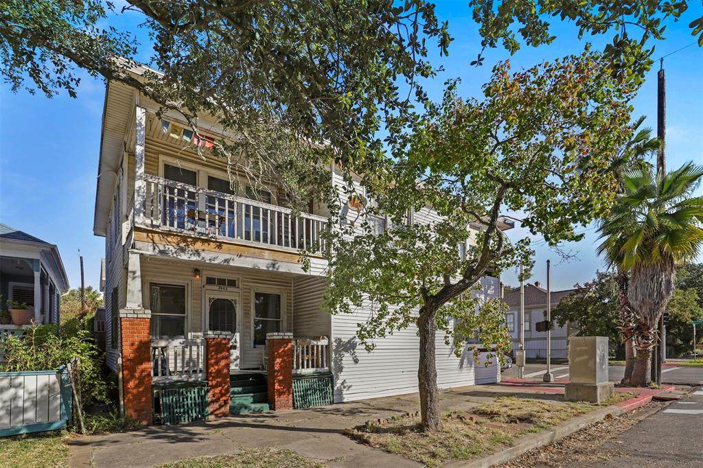 2902 Bernardo De Galvez - Photo 1