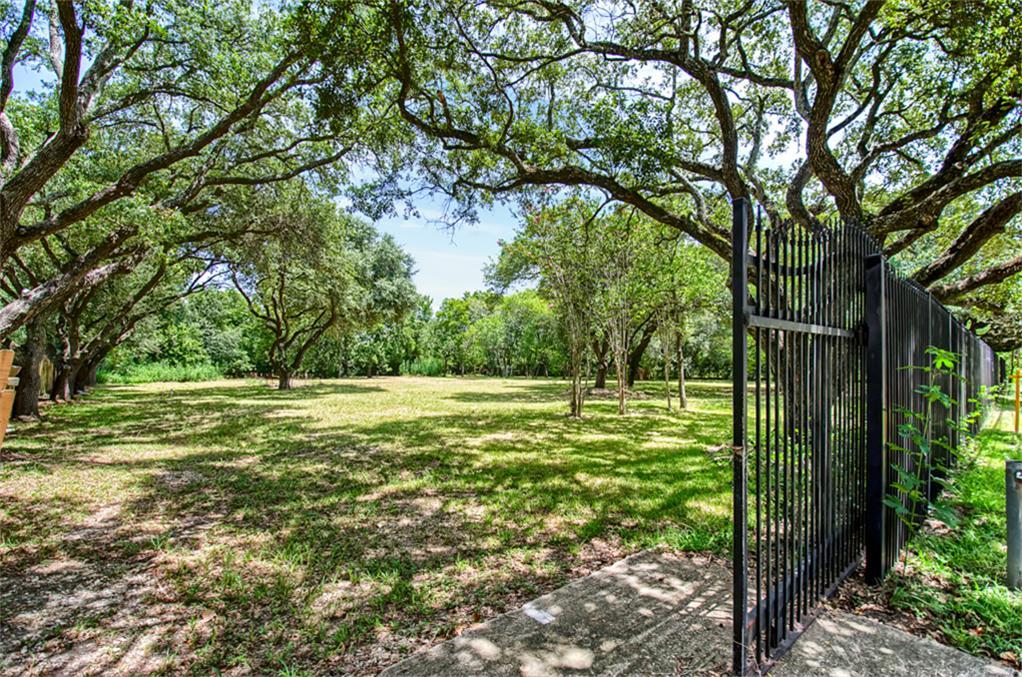 18964 Groeschke Road - Photo 1