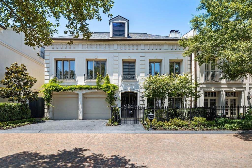 10 Eaton Square - Photo 1