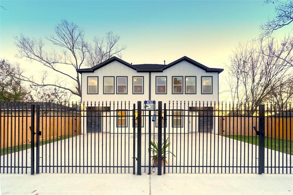 4644 Clover Street - Photo 1
