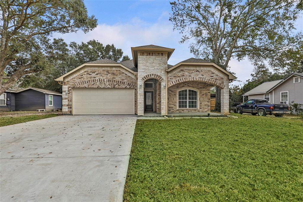 1610 Travis Street - Photo 1